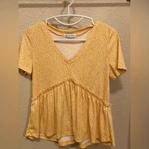 Cute Francesca Yellow With White Flowers Top